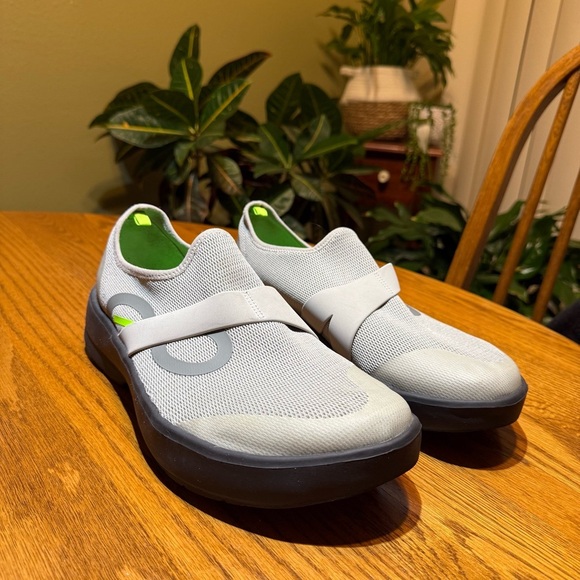 OOFOS OOMG LOW MENS SHOES SIZE 10 - Picture 1 of 8